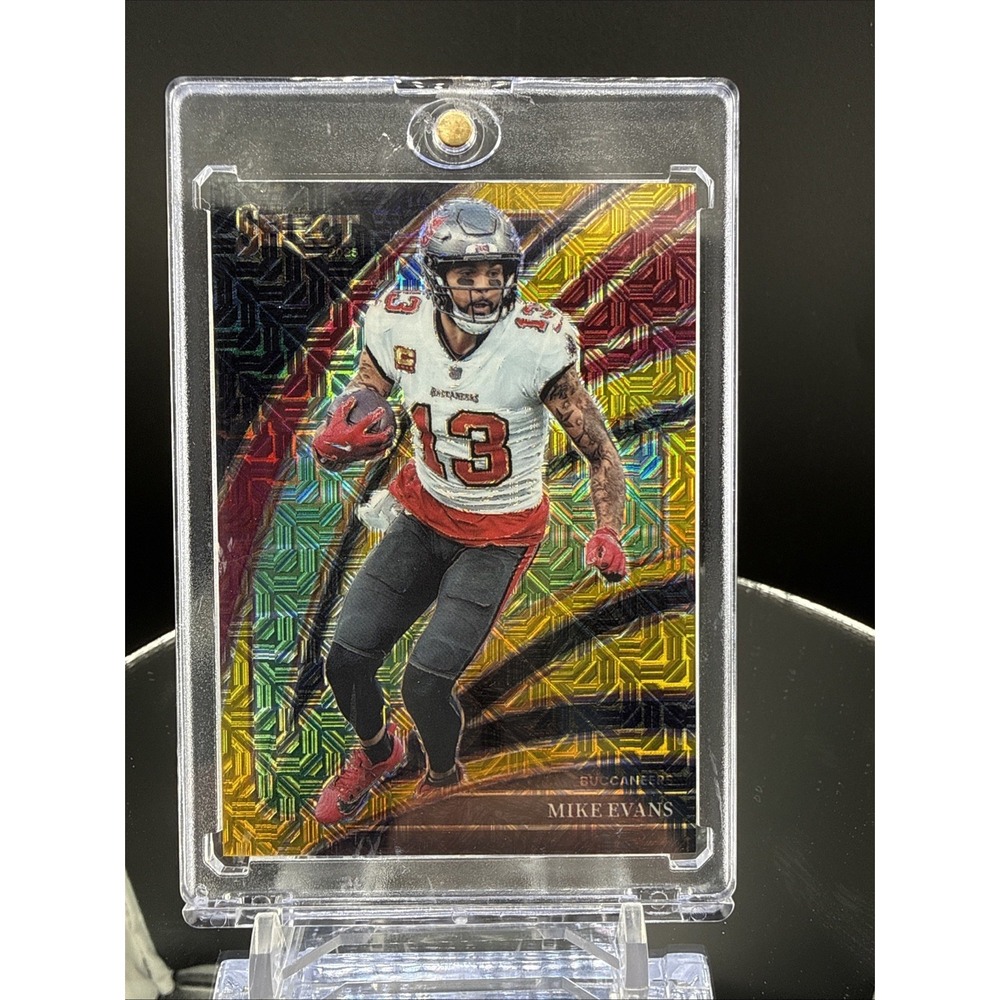 2025 Panini Select Mike Evans Gold Geometric Club Level #239 5/10‎